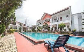 Hotel Lurus Puncak